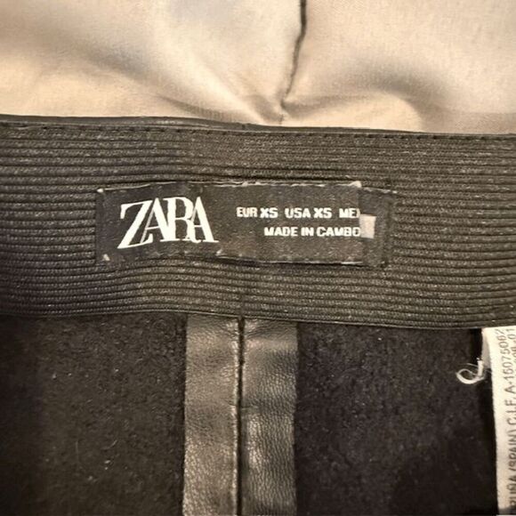 ZARA High Rise Faux Leather Leggings Black Side Zipper Elastic Waist Raw Hem XS - Picture 7 of 13